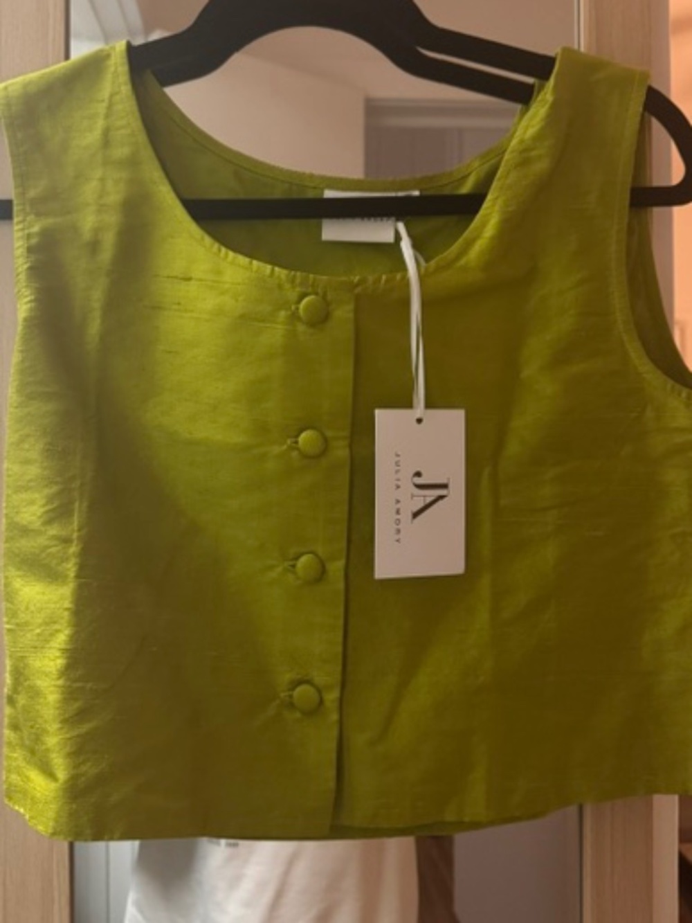 Julia Amory Blake Top in Pear, Silk Duponi. XS